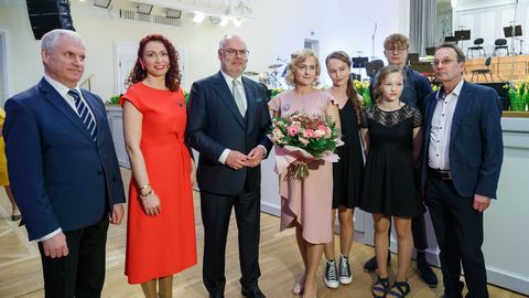 Aasta ema tava lõppeb: riigipea on otsustanud käia eri paigus, et väärtustada emasid ja isasid kõikjal Eestis