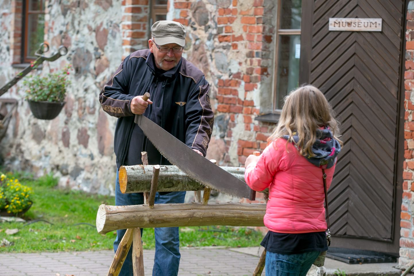 Seljametsa küla , Seljametsa muuseum. 30SEPT17 Pärimuse perepäev , Vanad oskused. Foto Urmas Luik/ Pärnu Postimees