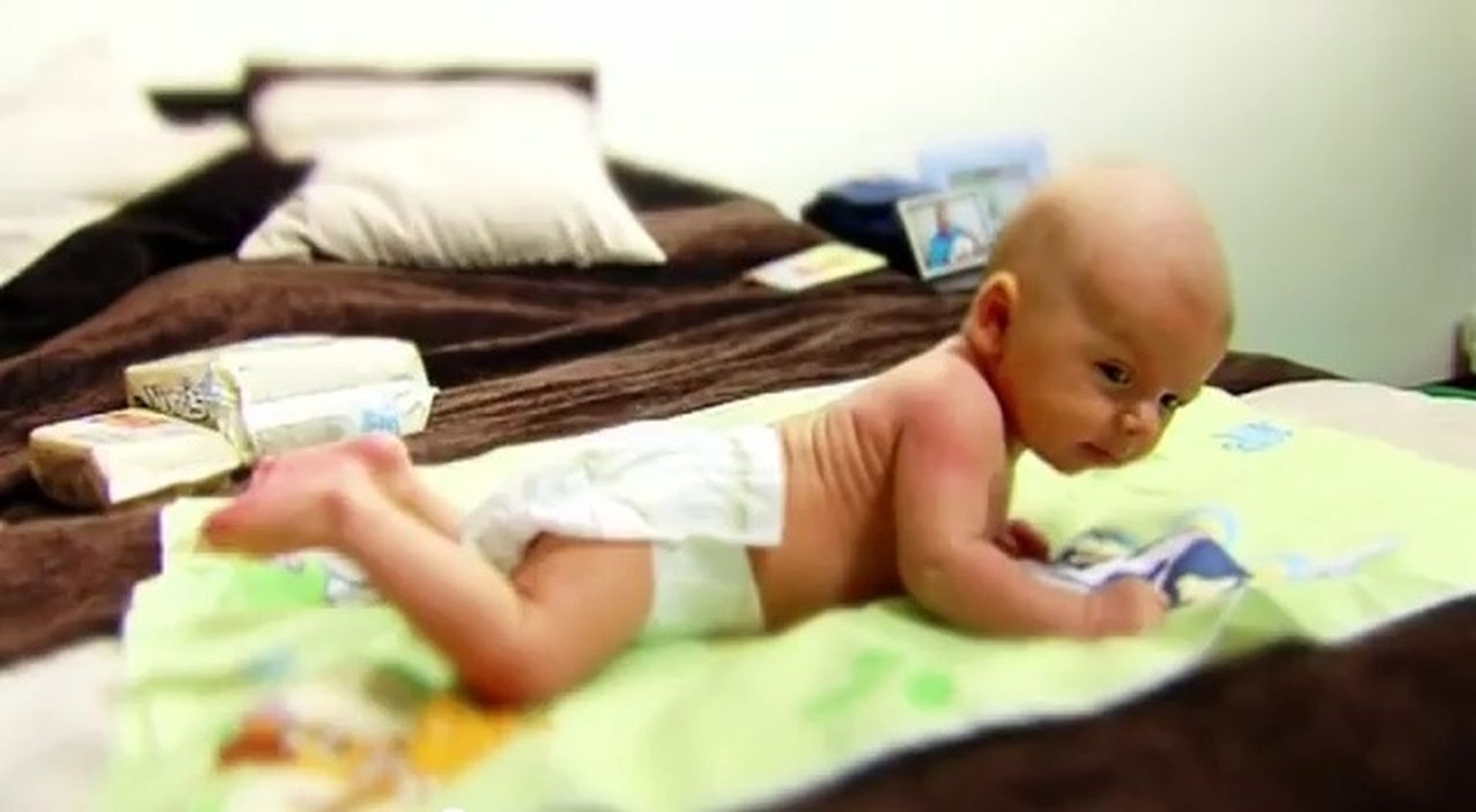 Ребёнок упал с кровати в 6 месяцев Комаровский