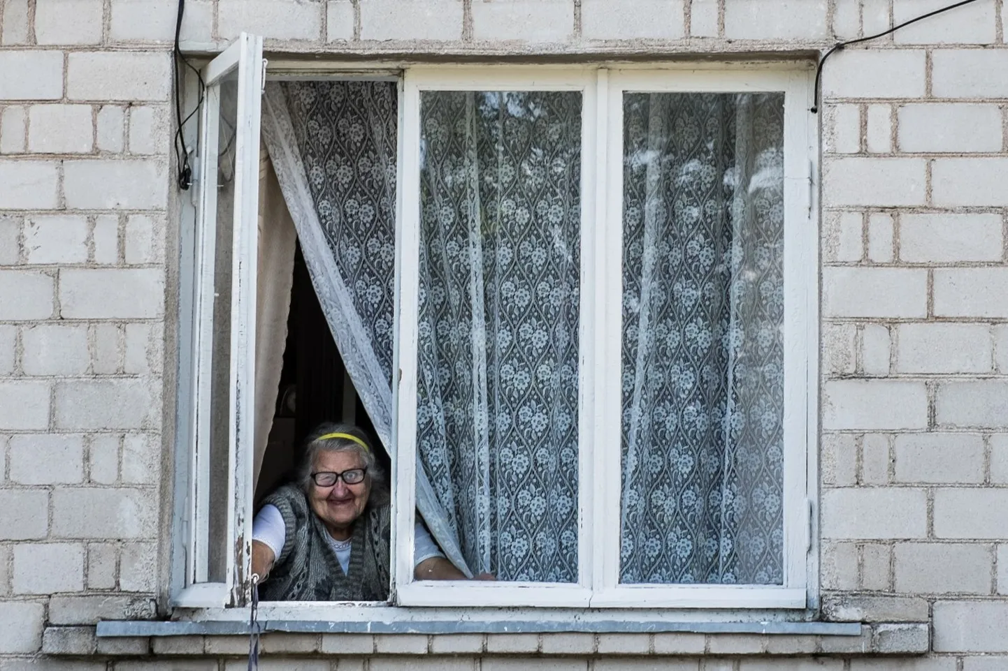 Telliskivi Loomelinnaku Kolme puu galeriis saab näha Aron Urbi fotonäitust «Tund Kolkjas».
