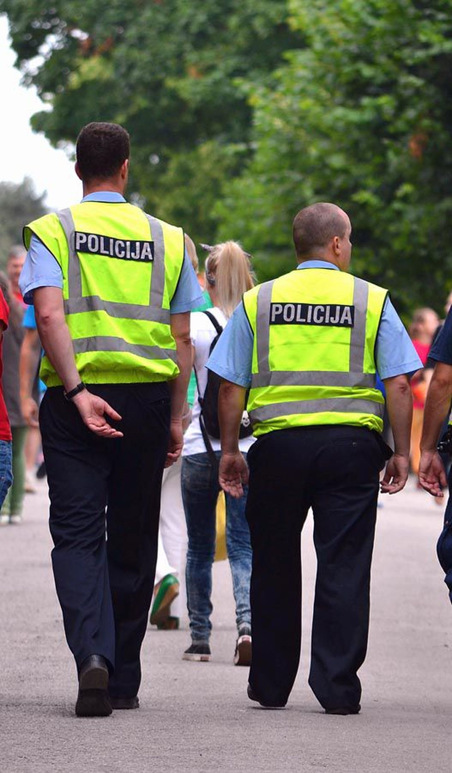Koos Eesti politseinikega hoiavad sel nädalavahetusel Viljandis korda ka kaks Läti politseinikku.