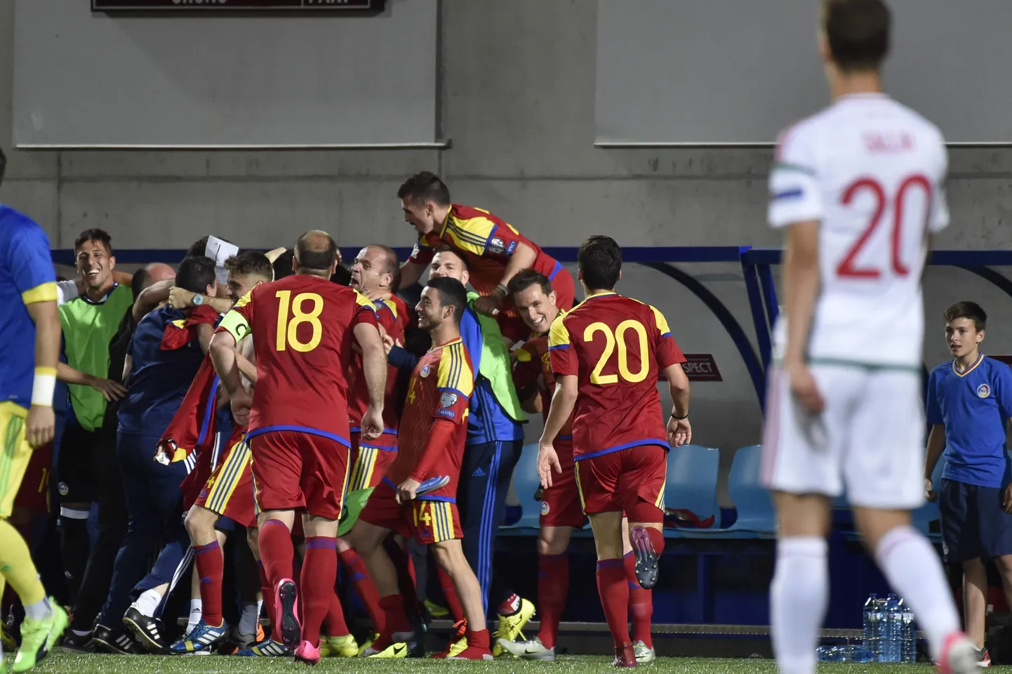Andorra mängijad tähistamas Ungari alistamist.