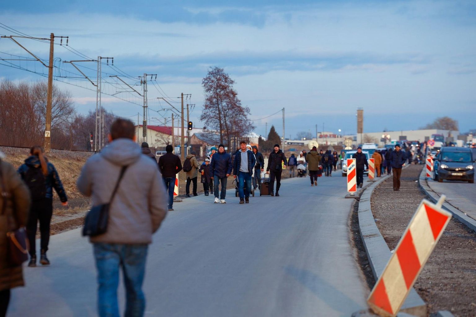 Sõjapõgenikud ületavad Ukraina-Poola piiri.