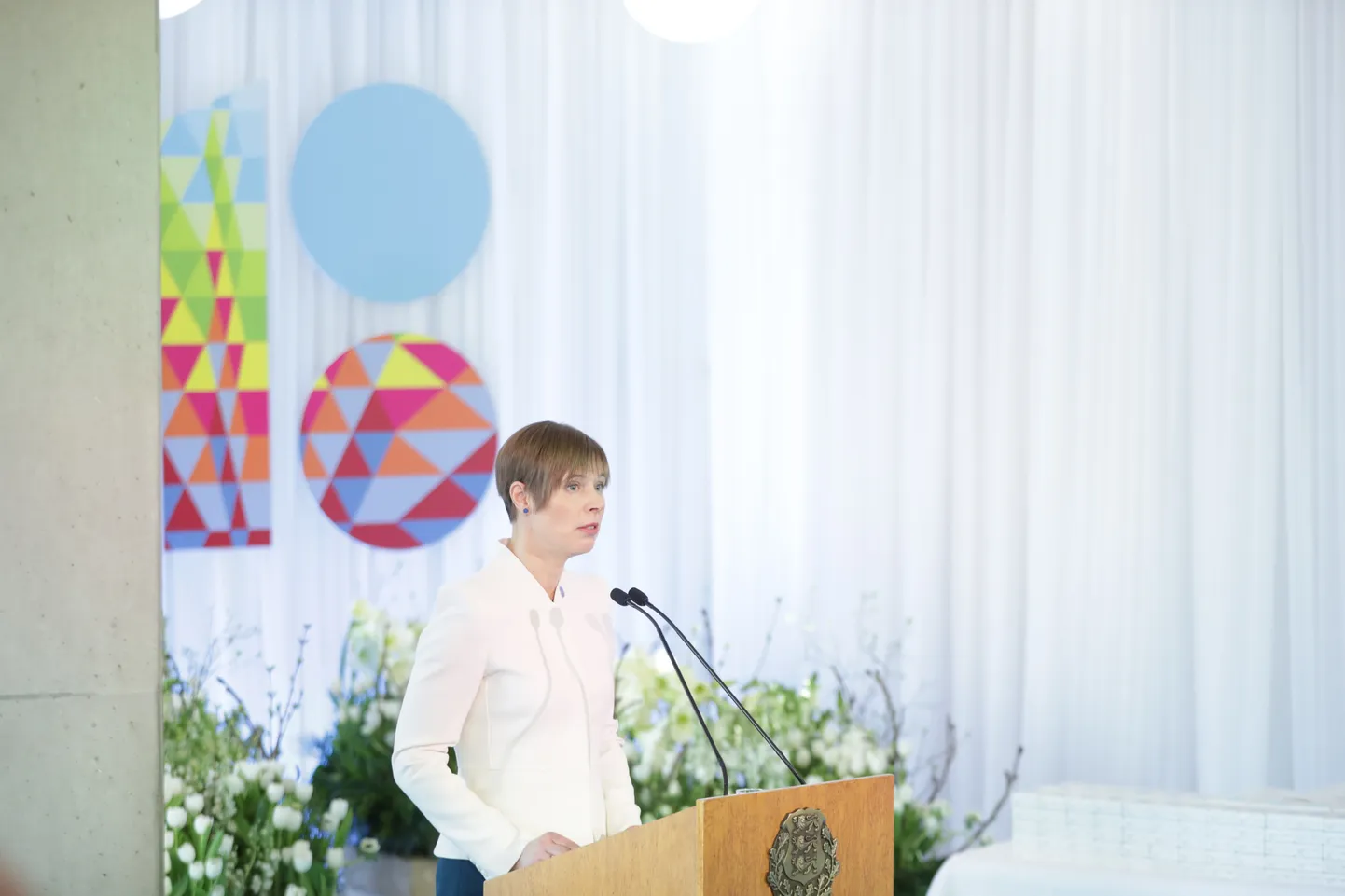 President annab Narvas üle riiklikud teenetemärgid.