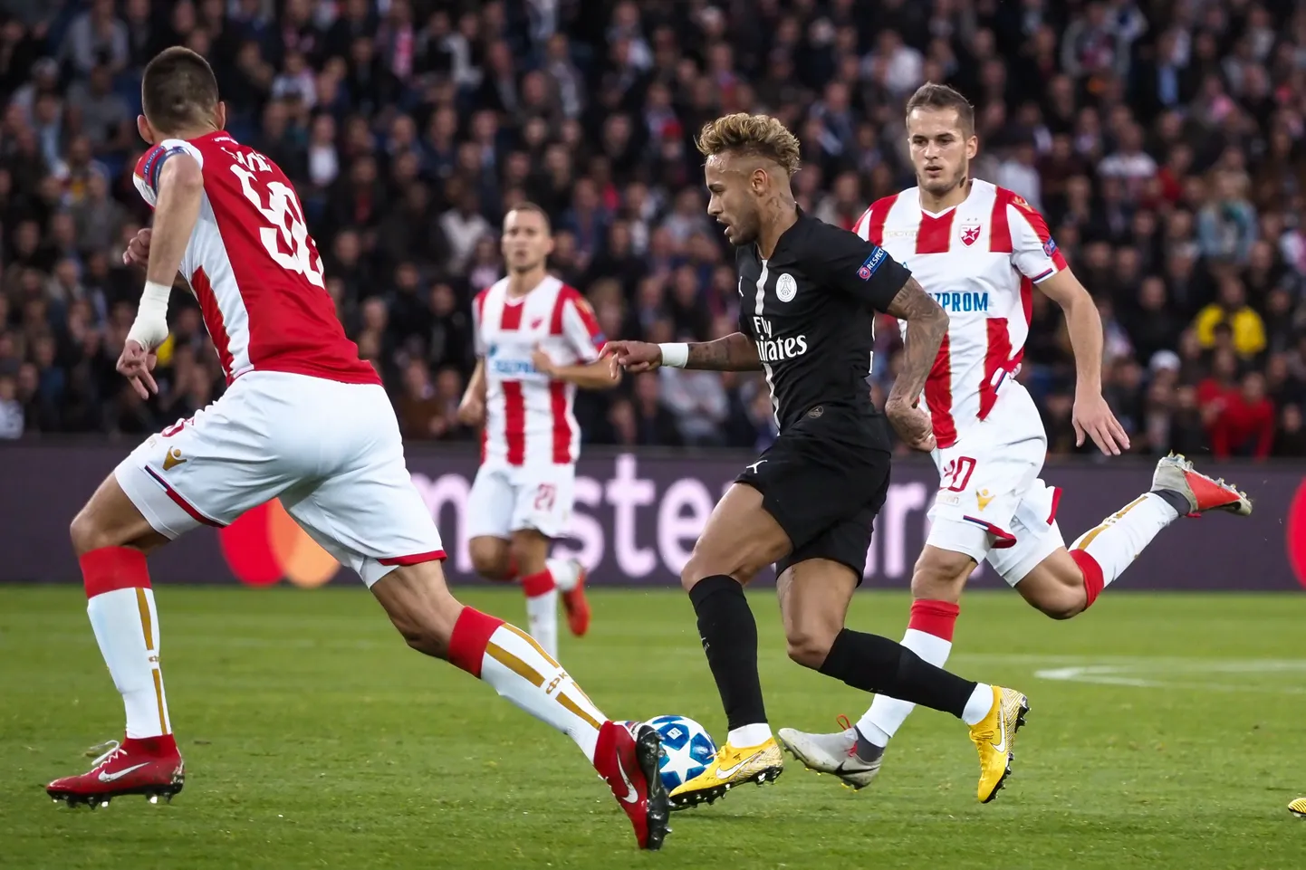 Neymar pani Crvena Zvezda vastu püsti väravapeo, ent kas serblased aitasid sellele ise kaasa?