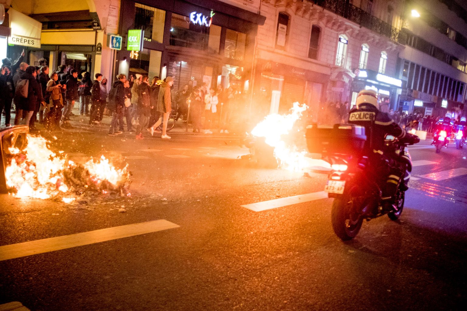 Meeleavaldajad Pariisi tänavatel.