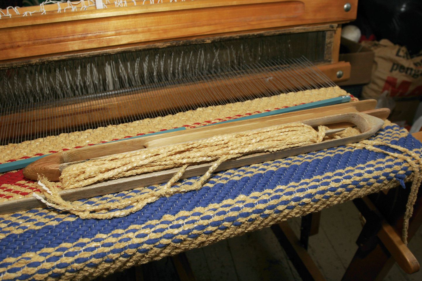 Käsitöömessile tulevad oma töid tutvustama ja müüma umbes 80 käsitöömeistrit ja talutoidu valmistajat kõikjalt Eestist.