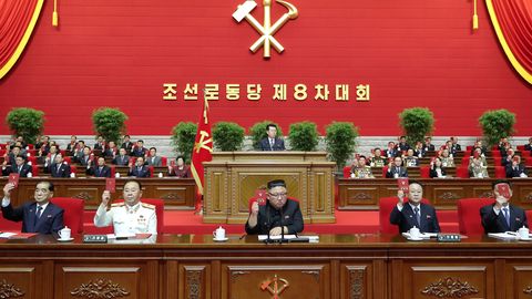Põhja-Koreas algas võimupartei kongress, Kim möönis vigu