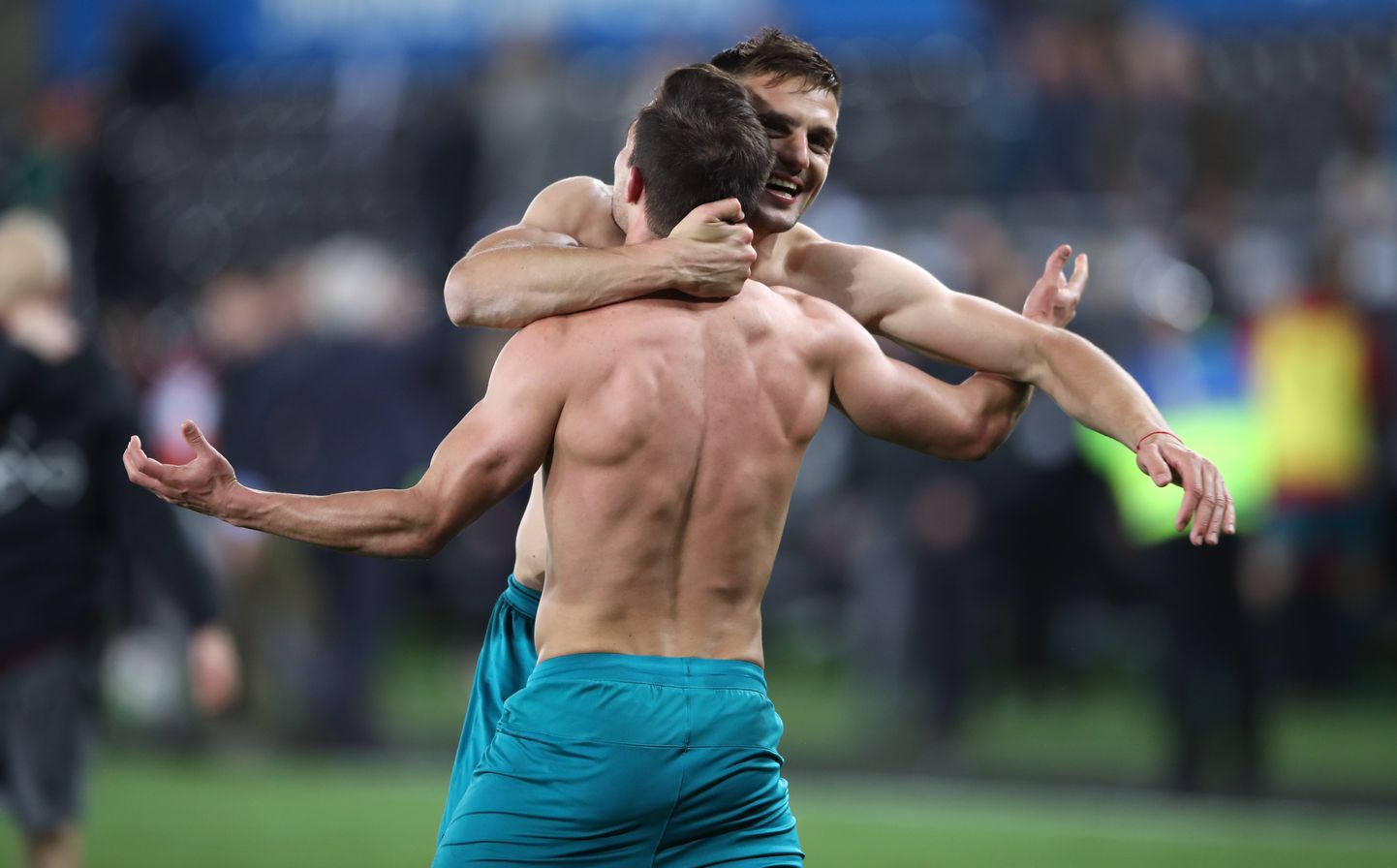 Southamptoni mängijad Dusan Tadic ja  Cedric Soares tähistavad võitu