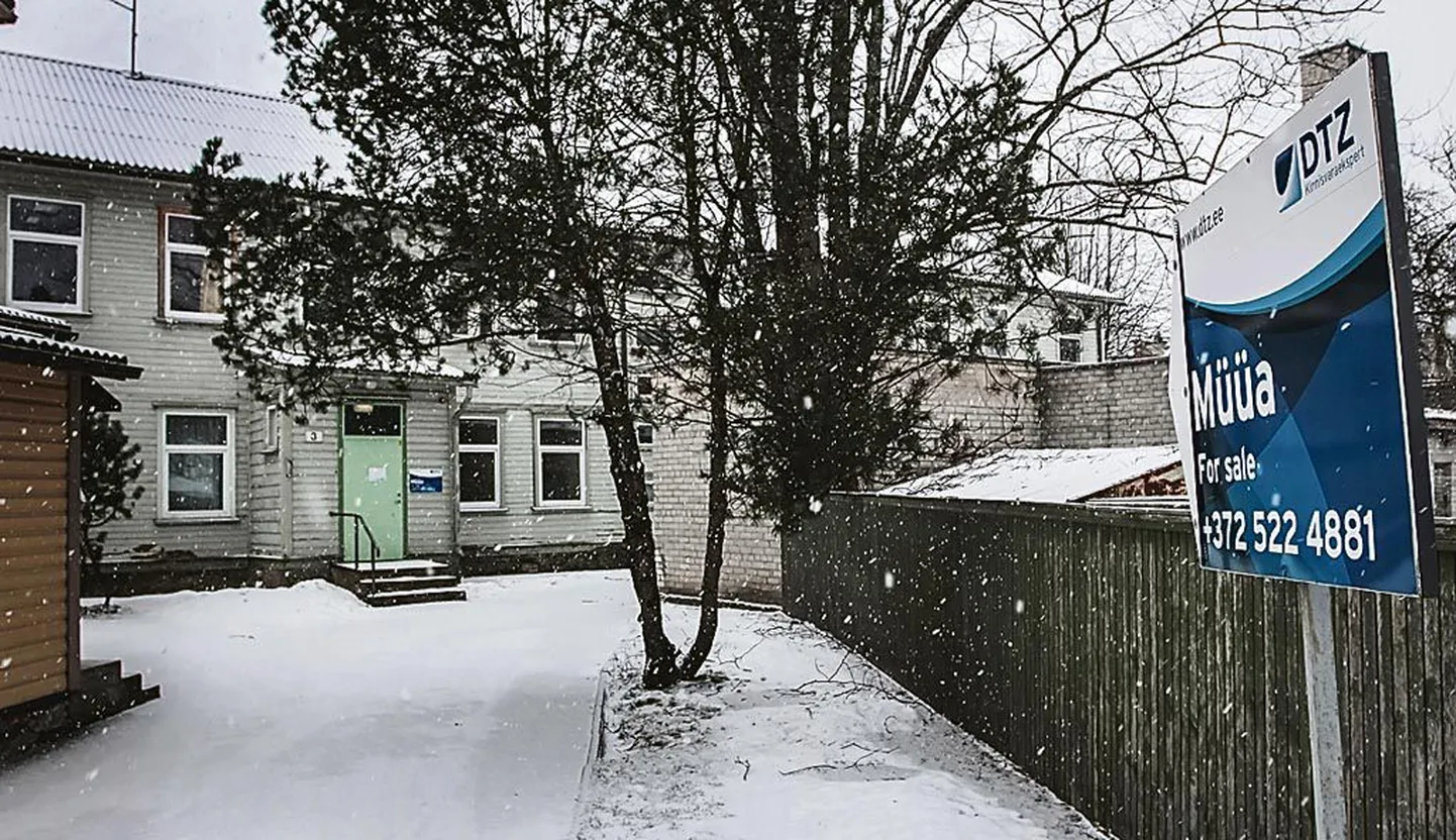Psühhiaatriakliiniku kompleks, kus tegutses ka sisehaiguste kliiniku naha- ja suguhaiguste osakond, koosneb kahest ühendatud hoonest. Kinnisvaraekspertide hinnangul sobib hoone nii kortermajaks kui sotsiaal- või majutusteenuste osutamiseks.