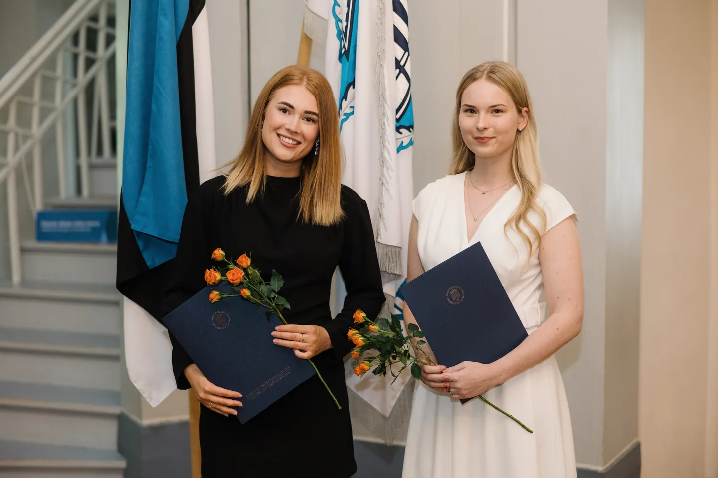 STIPENDIAADID: Sanna-Marcelle Ots ja Grete Haube pälvisid Kuressaare Haigla Toetusfondi ja Saaremaa valla stipendiumi.