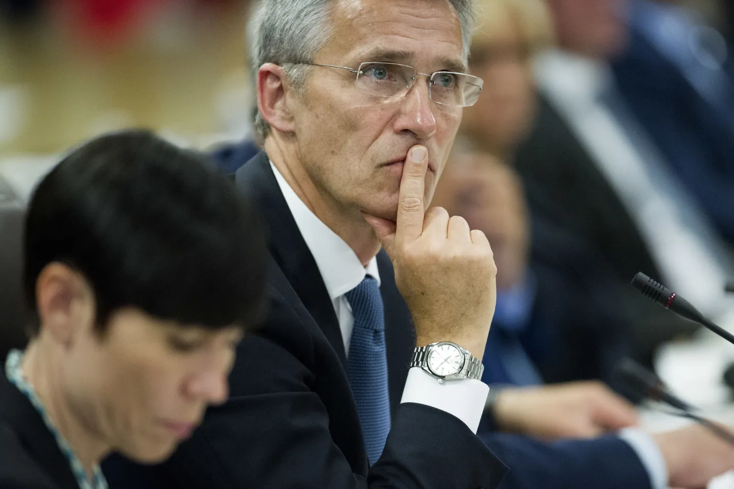 Briti kaitseminister Michael Fallon viibib Ühendriikides, kus äärmusrühmituse Islamiriik (IS) vastane koalitsioon arutab kolmapäeval ja neljapäeval kaks aastat kestnud sõda, mille käigus ei ole seni õnnestunud pühasõdalaste rühmitust purustada.