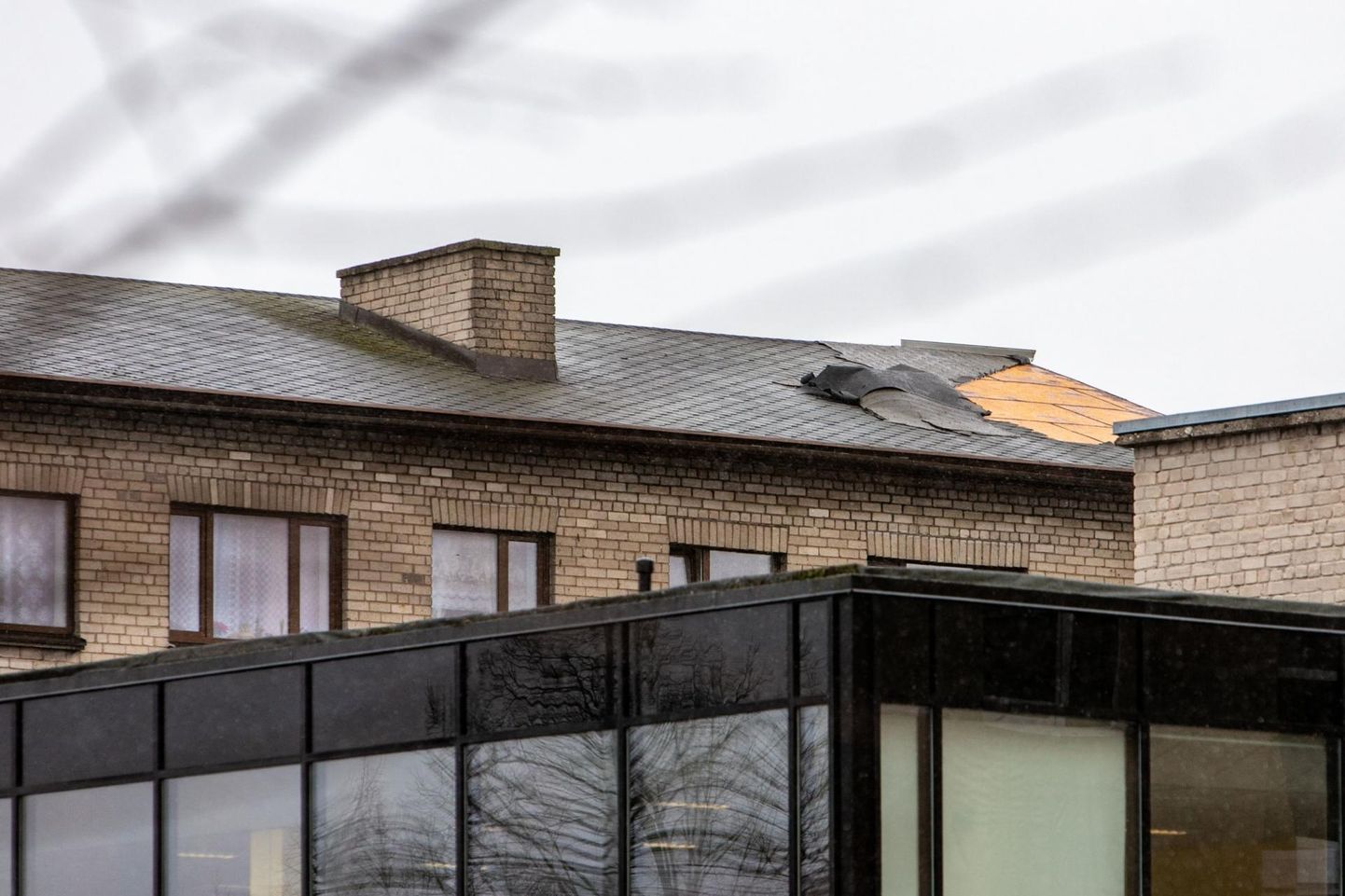 Pärnu Tallinna maantee 4 elamu katust on korteriühistul plaanis vahetada veel sel aastal.