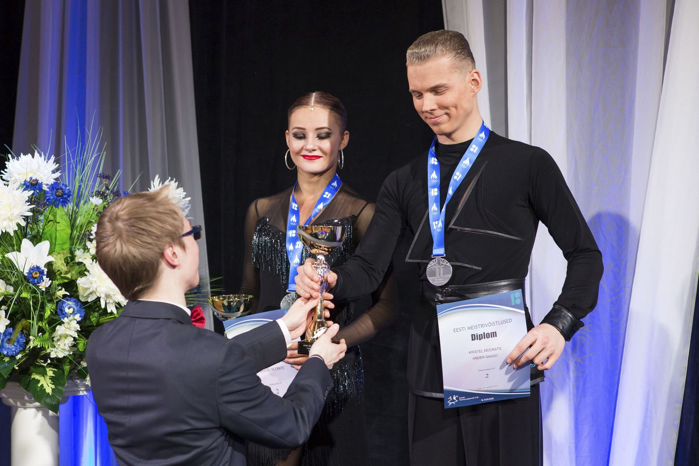 Tartu tantsukoolide Tango ja Respect ühispaar Kristel Moorats ja Ander Saago saavutasid Eesti täiskasvanute kümne tantsu meistrivõistlustel hõbemedali. Noorte tiitlivõistlustel pälvisid nad omas vanuserühmas Ladina-Ameerika tantsudes kulla.