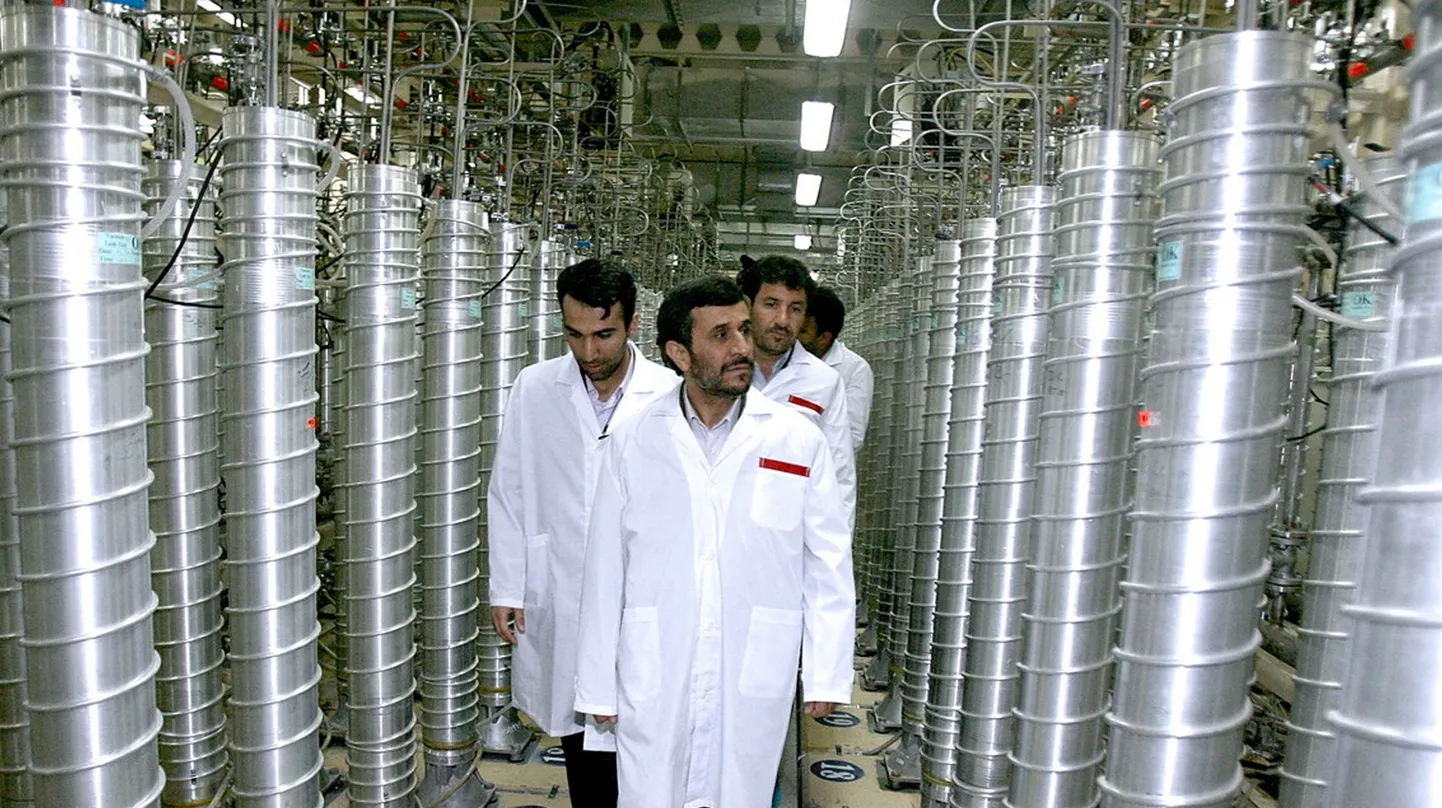 Iraani president Mahmoud Ahmadinejad külastamas Natanzi tuumakeskust
