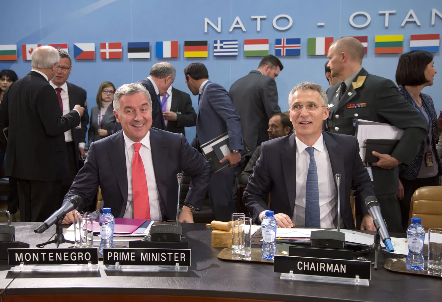 NATO peasekretär Jens Stoltenberg, Montenegro peaministri Milo Dukanoviciga.