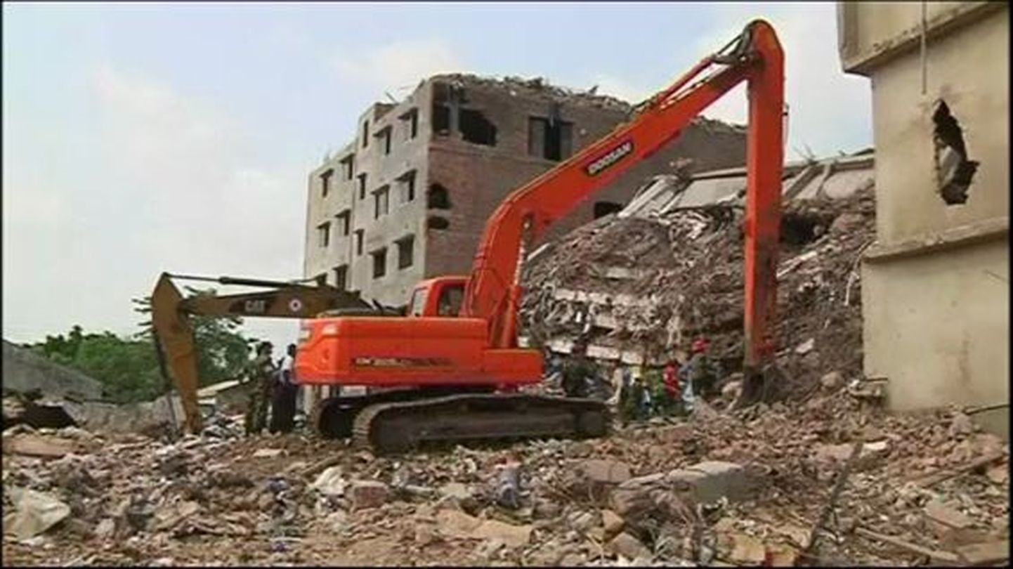 Работа четырех электрогенераторов, установленных на крыше, стала причиной обрушения здания в Бангладеш, под завалами которого погибли более 500 человек.