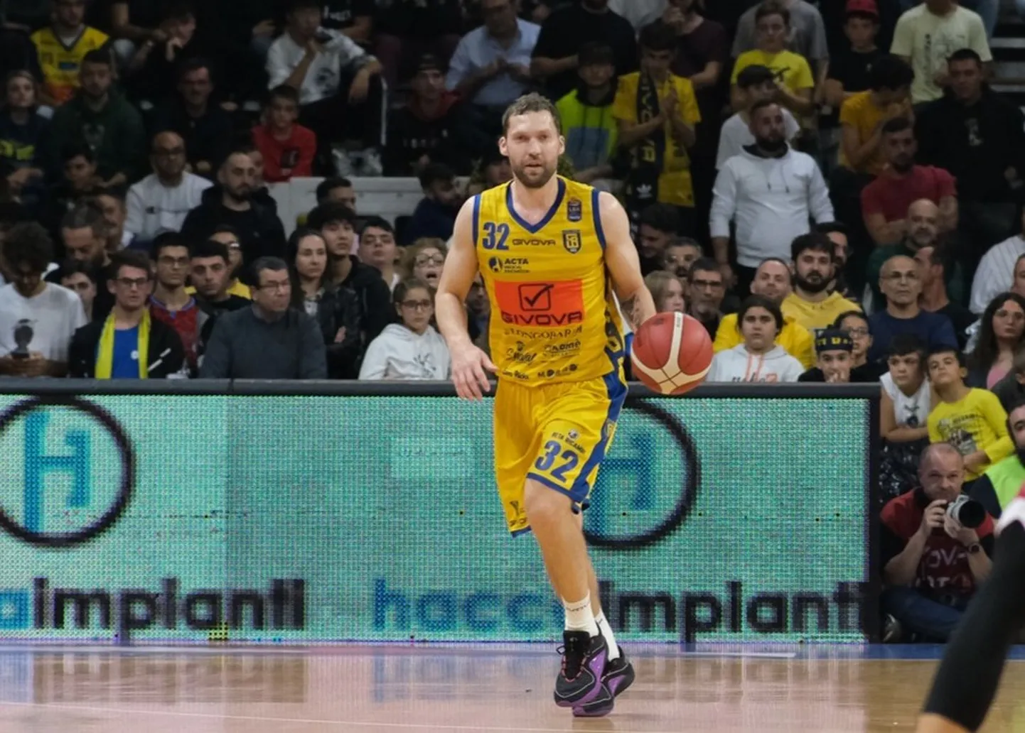 Latvijas basketbolists Jānis Strēlnieks