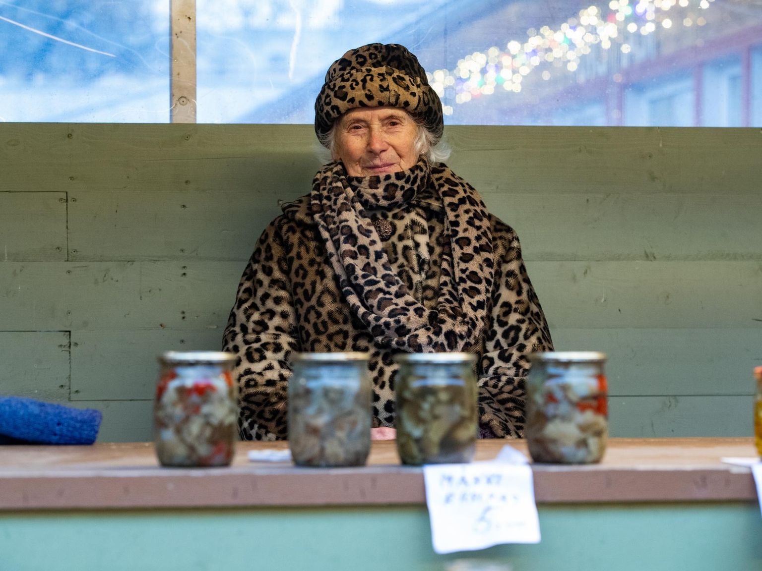 91-aastane Melita Valk müüb Nõmme turul seeni ja marju, et täita oma unistus reisida Šoti­maale.