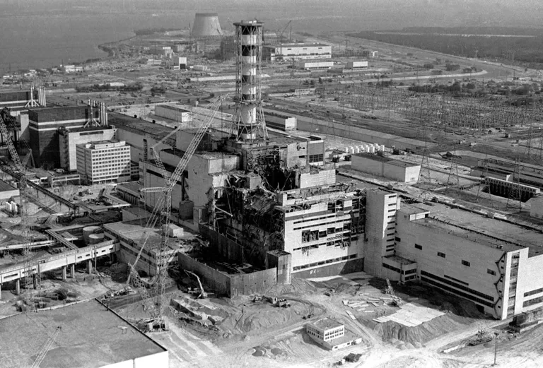Ukraina NSV Tšornobõli tuumajaam mais 1986 ehk üks kuu pärast katastroofi, mis tekkis neljanda reaktori plahvatamisest