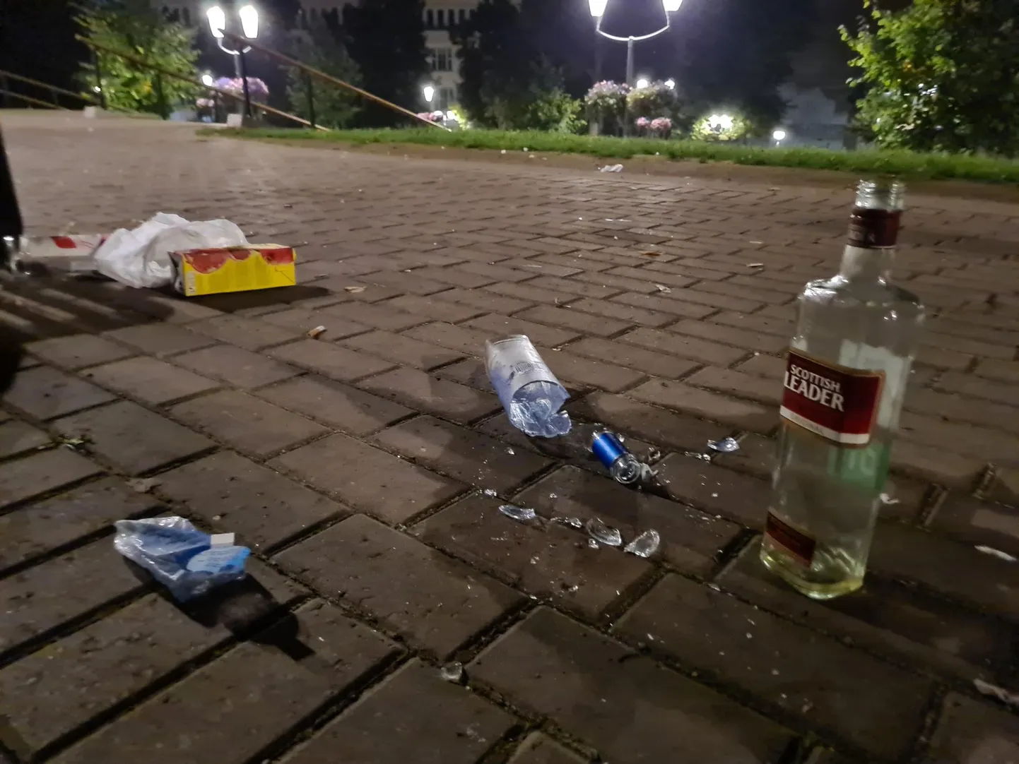 Vägivaldsed mehed lõid pühapäeval Pirogovi platsil väidetavalt mitut inimest. Kohal käis ka politsei, pärast võimuesindajate lahkumist hakkasid vägivallatsejad pudeleid lõhkuma. Foto on illustreeriv.