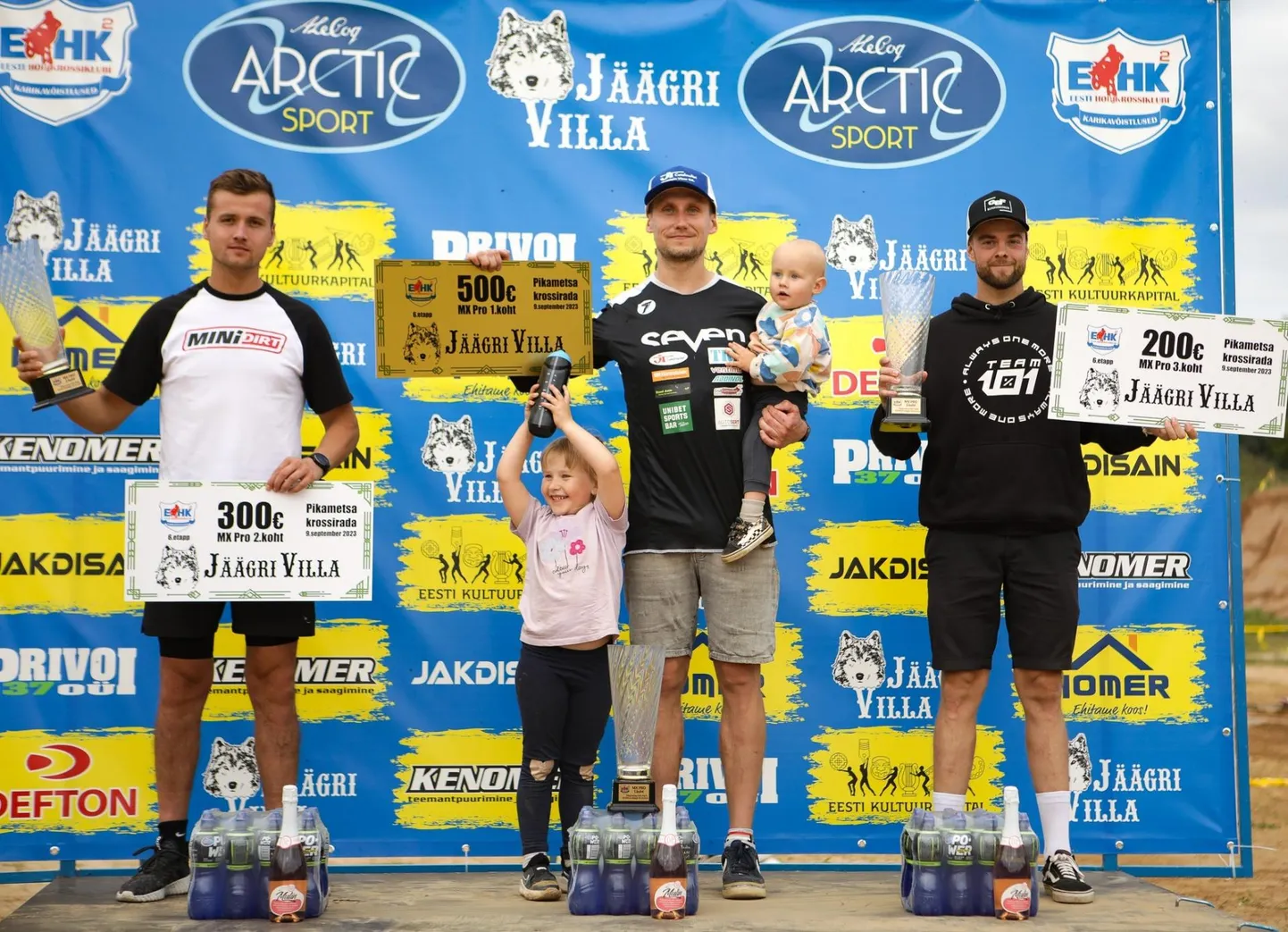 Fotol vasakult MX Pro klassi kolm paremat: Karel Kutsar, Gert Krestinov ja Erki Kahro.