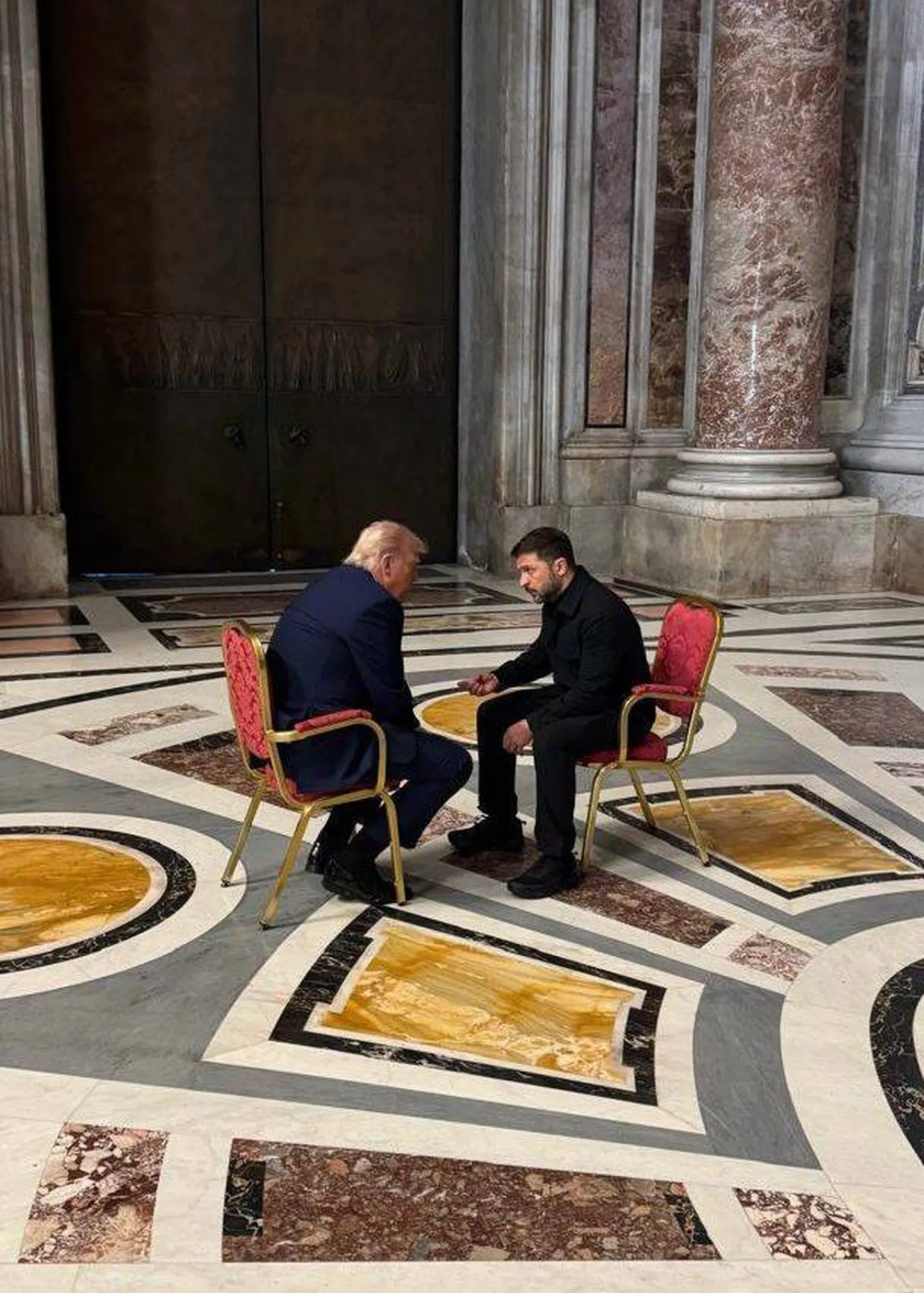 USA president Donald Trump ja Ukraina president Volodõmõr Zelenskõi kohtusid 26. aprillil 2025 Vatikanis.
