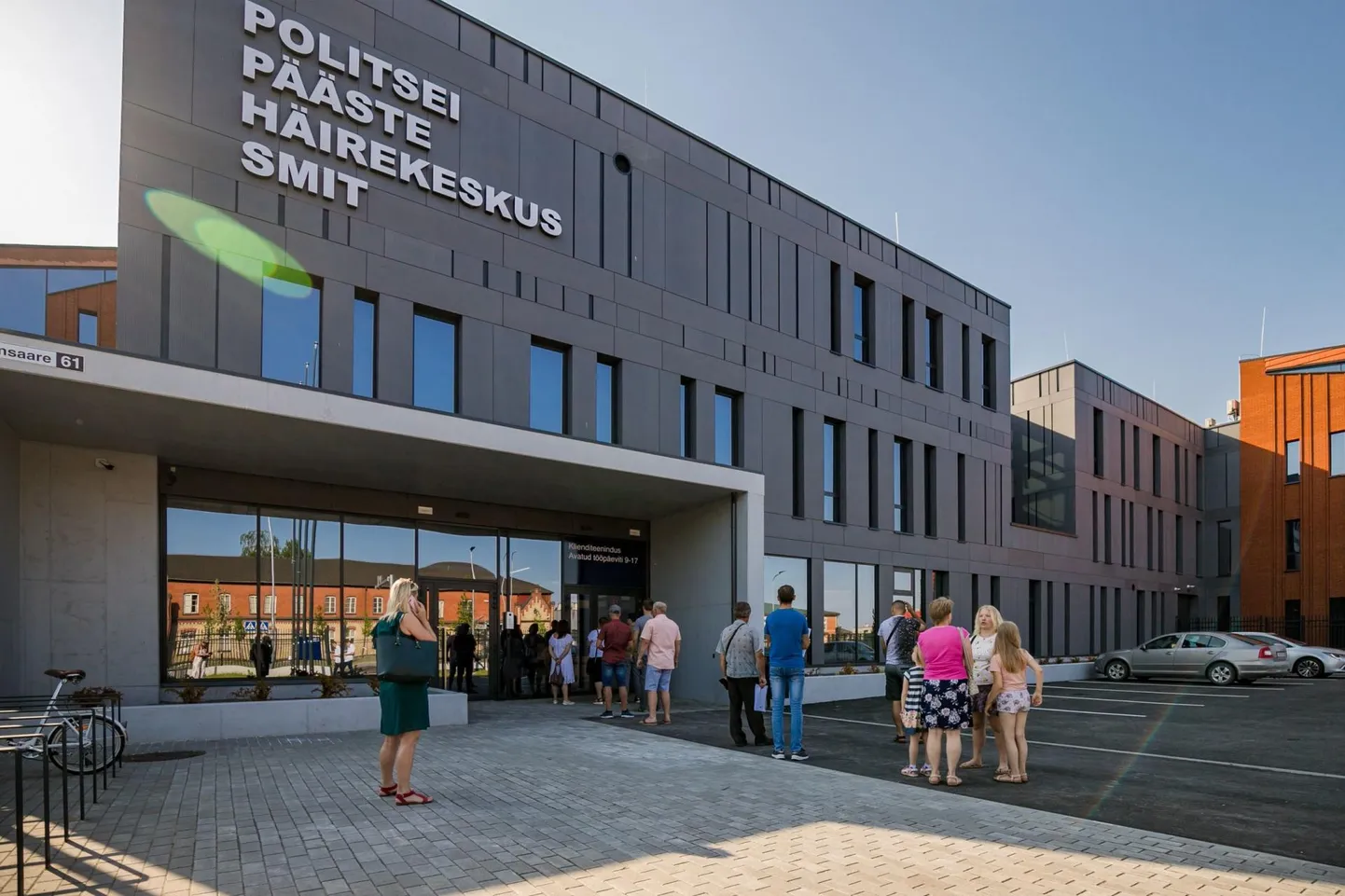 Pärnus Tammsaare puiesteel asuv politsei teenindussaal on pühade eel avatud tavapärasest lühemalt.