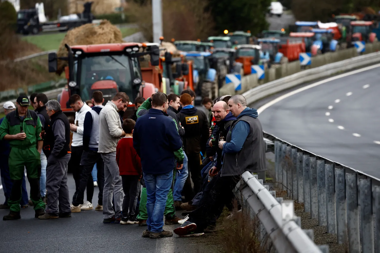 Французские фермеры заблокировали дороги.