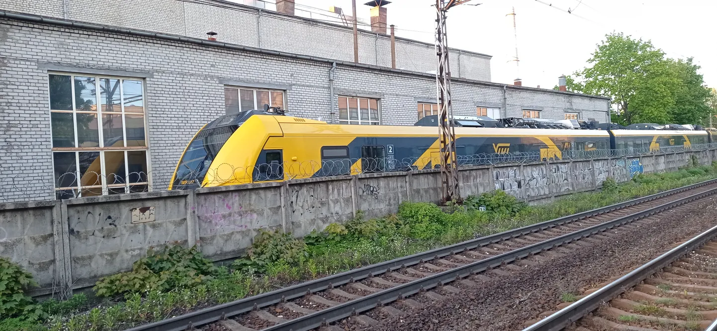 Pasažieru vilciens Rīgas "Depo" teritorijā