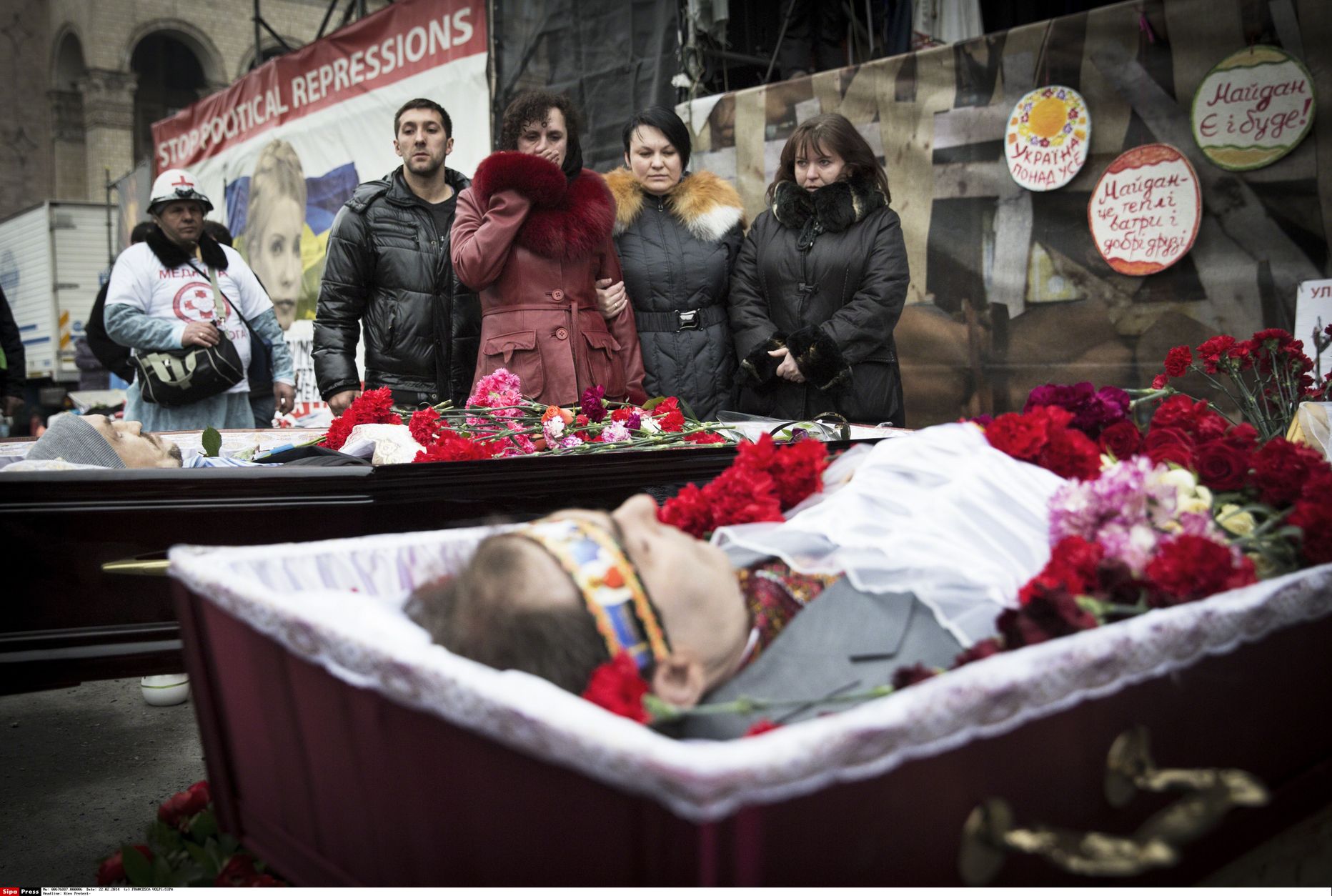 Ukrainlased mälestavad rahutustes hukkunuid.