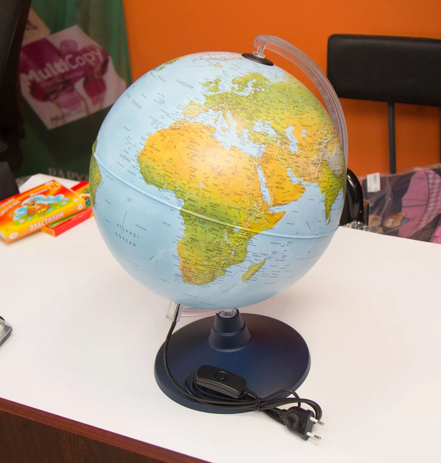 Harilikult tarvitatakse gloobust geograafia õppimiseks.