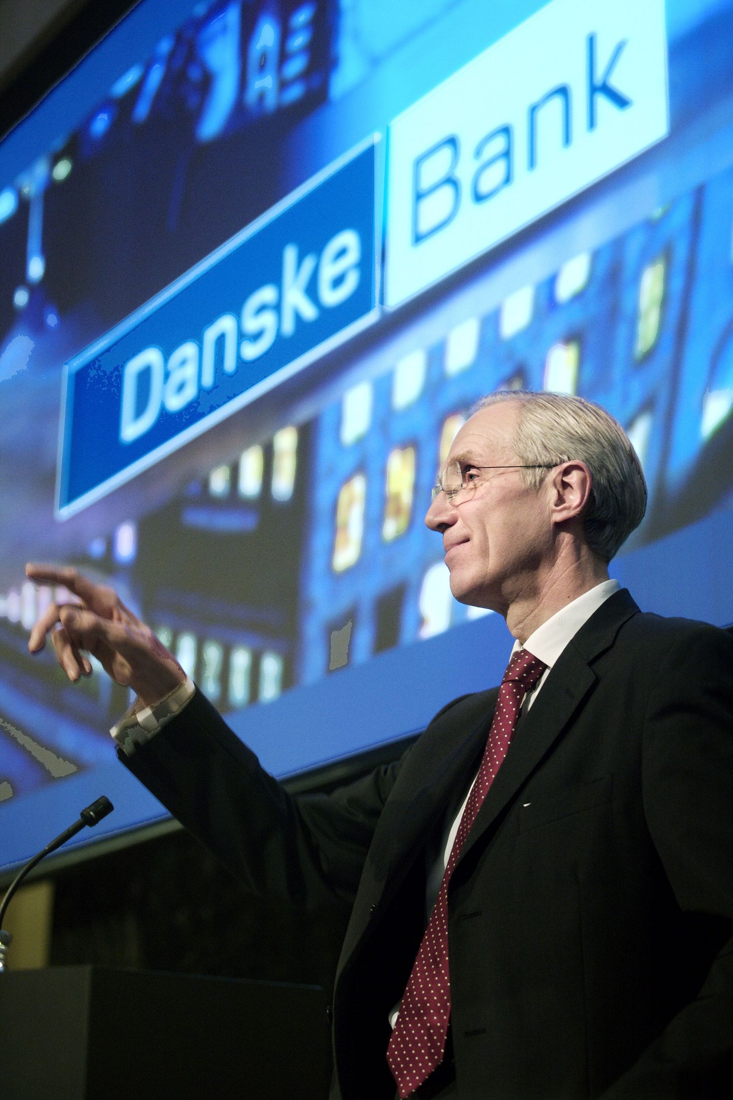 Danske Bank tegevdirektor Peter Straarup eitab plaani müüa Rootsi üksus maha.
