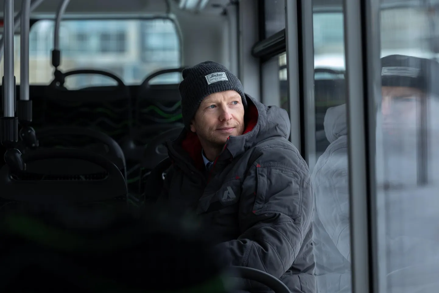 Rakvere abilinnapea Kert Karus linnaliinibussis.