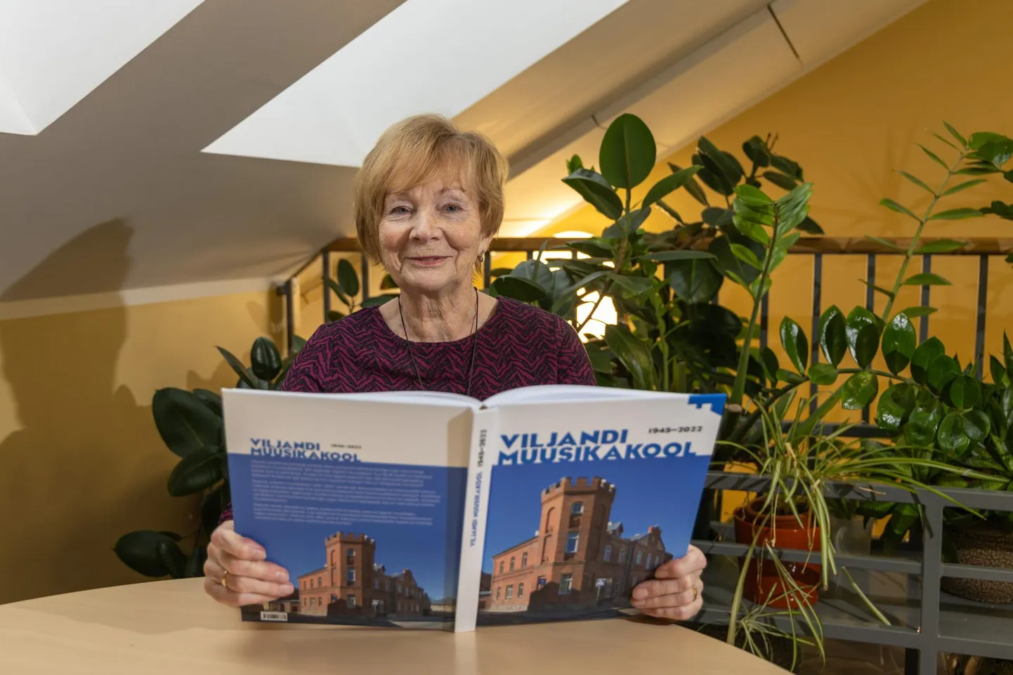 Maret Tomson on tänulik kõigile abilistele, kes raamatu valmimisele kaasa aitasid. Nende kaante vahel on lisaks kooli ajaloole ka paljude inimeste vabatahtlik töö.