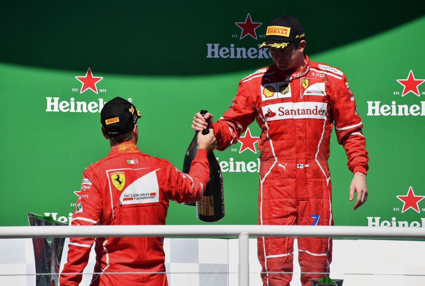 Ferrari sõitjad Sebastian Vettel (vasakul) ja Kimi Räikkönen.