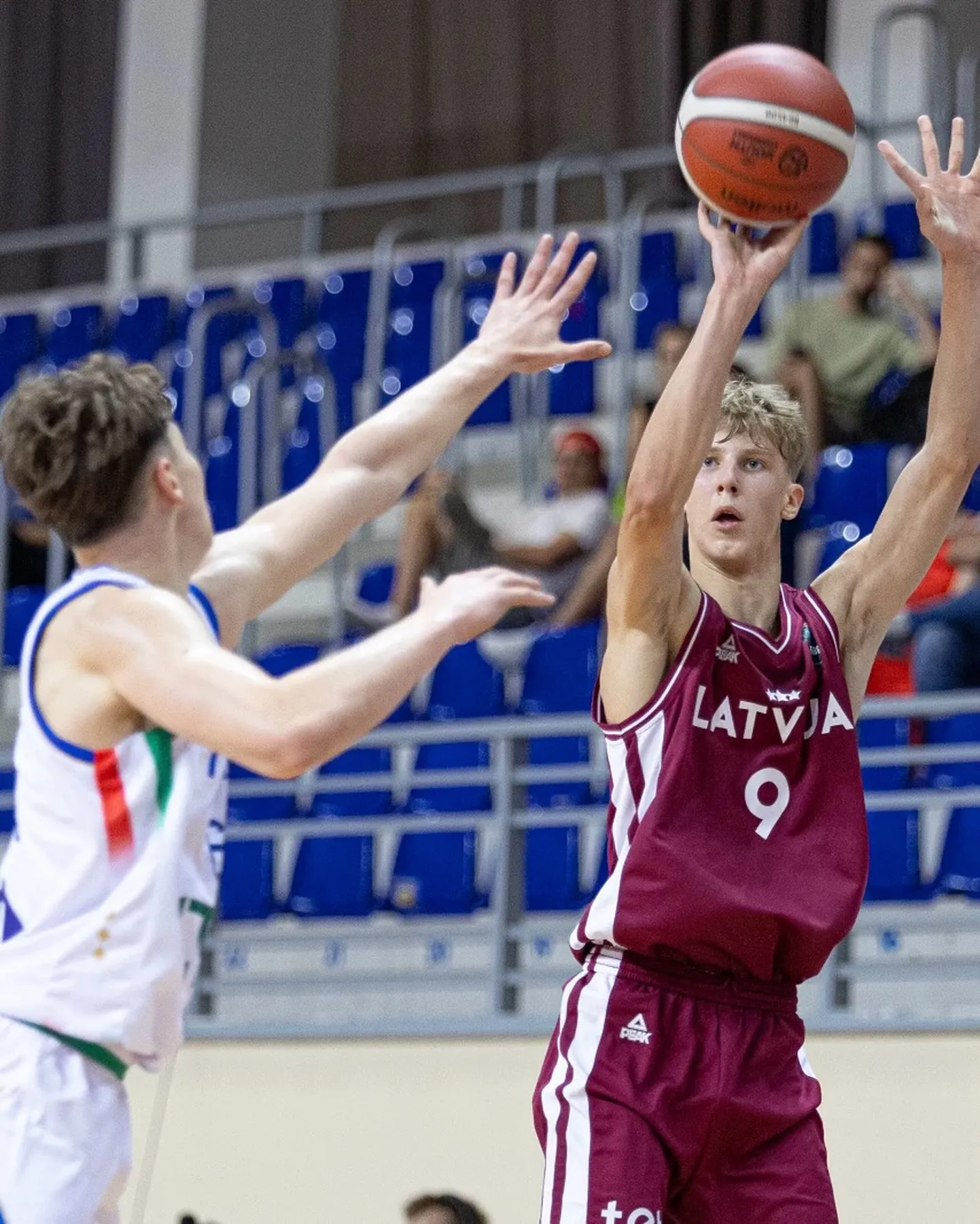 VIDEO Latvijas U-16 basketbolisti cīņā par pirmo vietu grupā sakauj itāļus