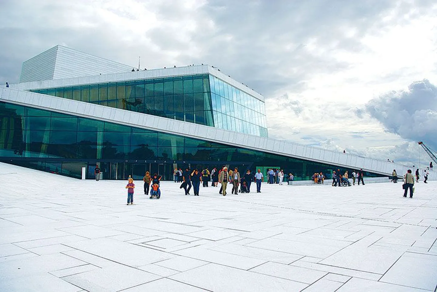 Oslo ooperimaja Norras, arhitektuuribüroo 
Snohetta