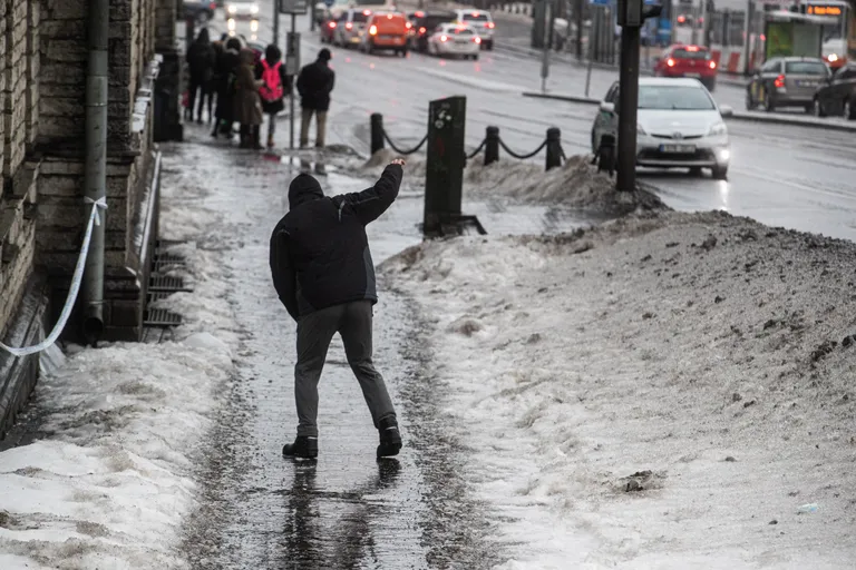 Jäävihm tekitas erakordse libeduse ka tänavu 23. veebruaril.