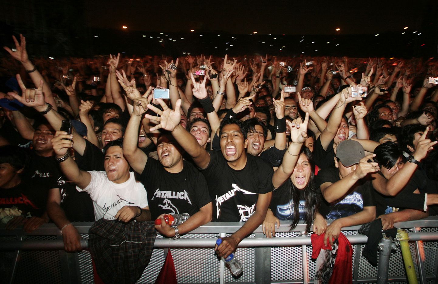 Зрители на рок-концерте
