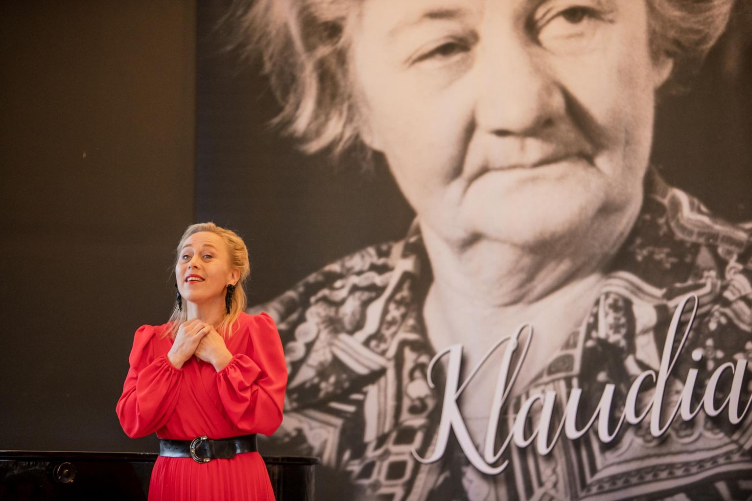 Mälestuskontserdil astus üles esimese Klaudia Taevi nimelise konkursi võitnud sopran Kristina Vähi, oma õpetajat meenutas Helve Kase, üritust juhtis konkursi asutaja ning president Toomas Kuter.