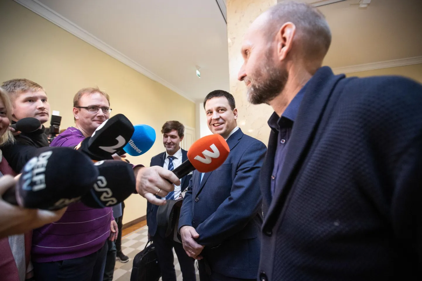 TALLINN, Eesti 19.10.2020 Koalitsiooninõukogu koosolek riigikogus seoses Mart Helme väljaütlemistega geide teemal. Jüri Ratas, Martin Helme, Helir-Valdor Seeder. Foto Tairo Lutter/POSTIMEES FOTO: Tairo Lutter