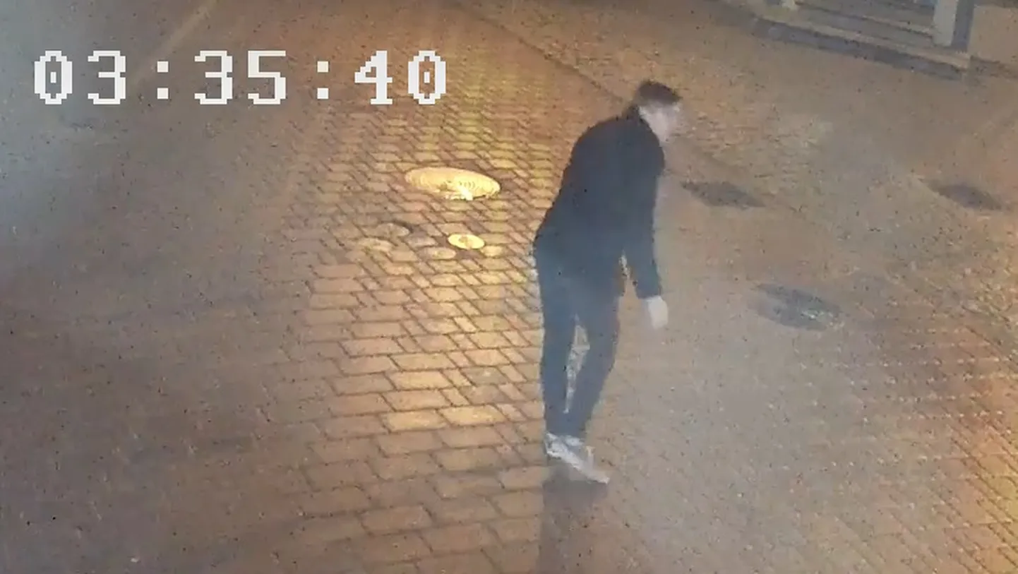 Politsei palub abi tuvastamaks meest, kes 9. detsembril kella 3.36 ajal lõhkus jalaga Rüütli Ärikeskuse aknaklaasi.