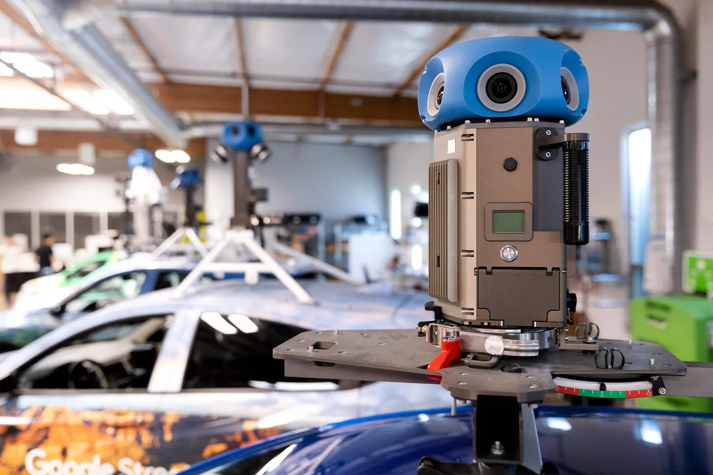Selline on uusim Google Street View´ autode varustus, millega võetakse praegu üles tänavavaateid Eestis. Kui näed möödumas taolise seadmega autot, oled ilmselt jäädvustatud Google Street View´sse.