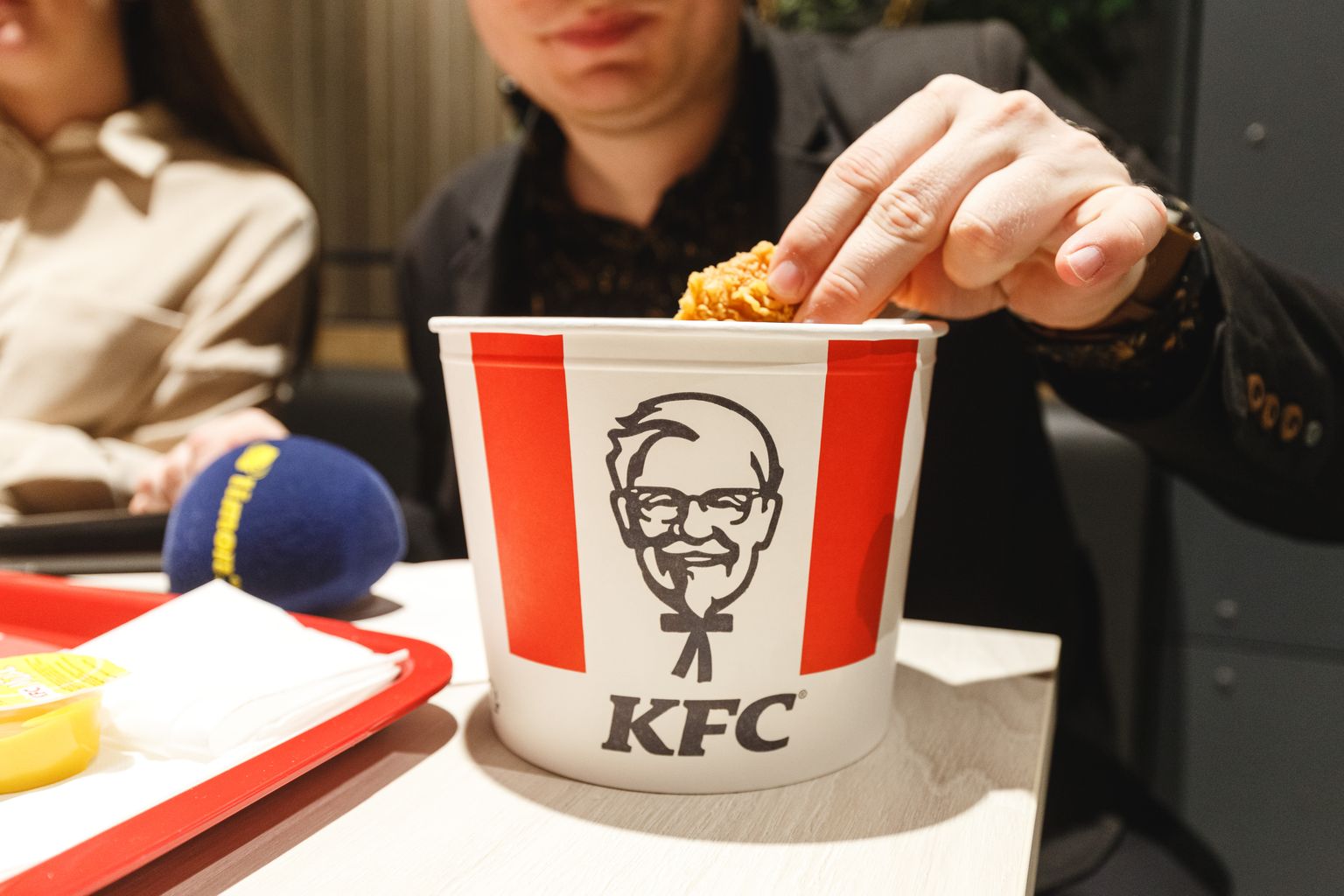 KFC avamine Ülemiste keskuses.