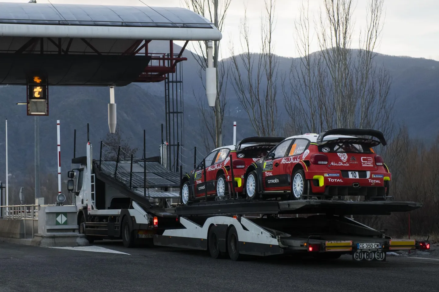 Citroeni masinad teel tänavuse Monte Carlo ralli stardijoonele. Kelle roolida on need tuleval hooajal? Favoriidid on Sebastien Ogier ja Esapekka Lappi. Fotod: Leo Francis, Jaanus Ree/Red Bull Content Pool