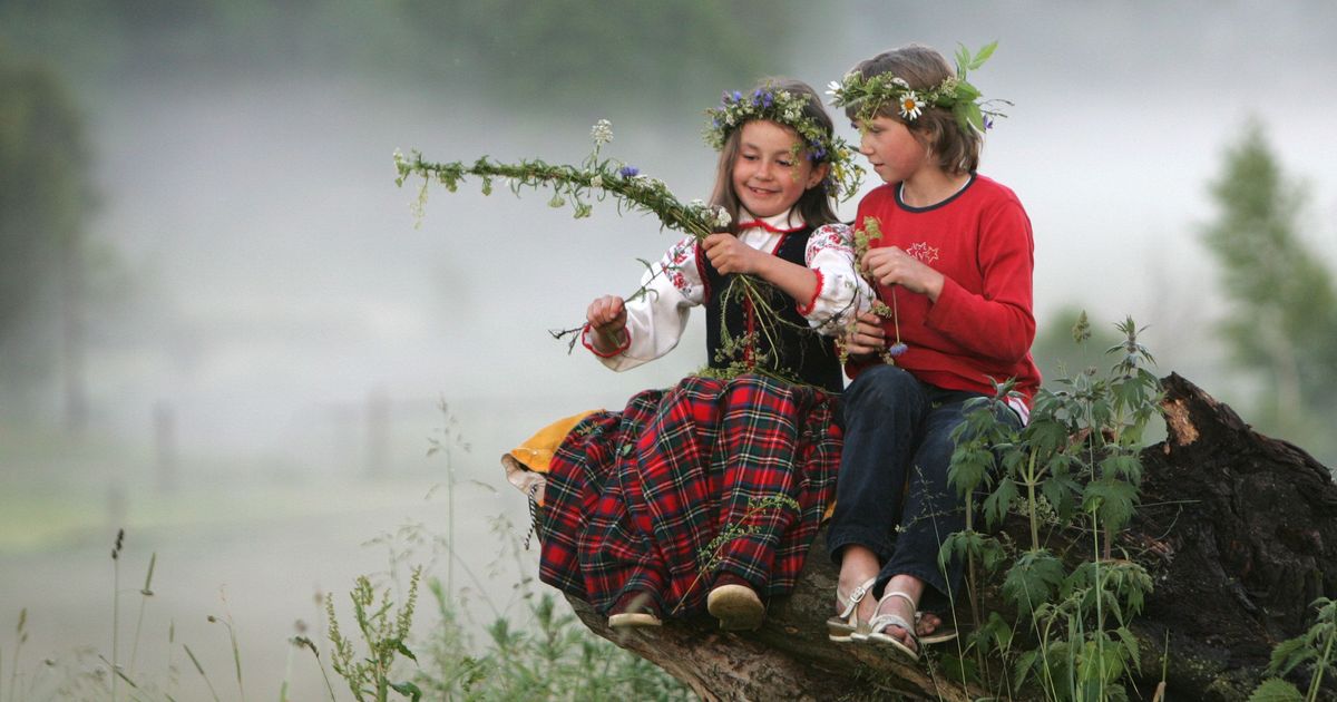 Купала легенда. Купало и Кострома. День летнего солнцестояния. Лита летнее солнцестояние.