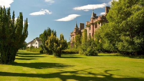 В Шотландии продается недвижимость с сокровищем на заднем дворе
