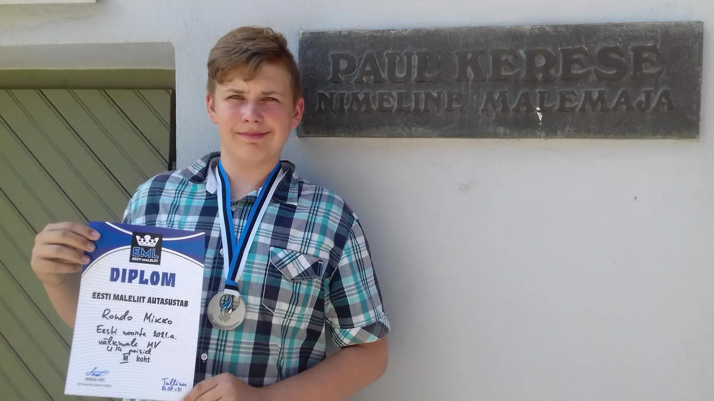 Rondo Mikko teenis spordiliidu Jõud kiirmale meistrivõistlustel täiskasvanutega võidu nuppe tõstes hõbemedali, võites seitsmest matšist viis.