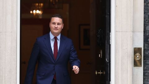 Briti tervishoiuministri tagasiastumine lõi Starmeri positsiooni valitsusjuhina ohtlikult kõikuma